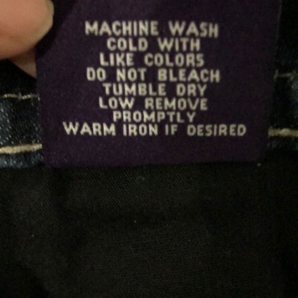 Vigoss Fit Distressed Jeweled Capri Jean Waist 30 - Picture 9 of 10